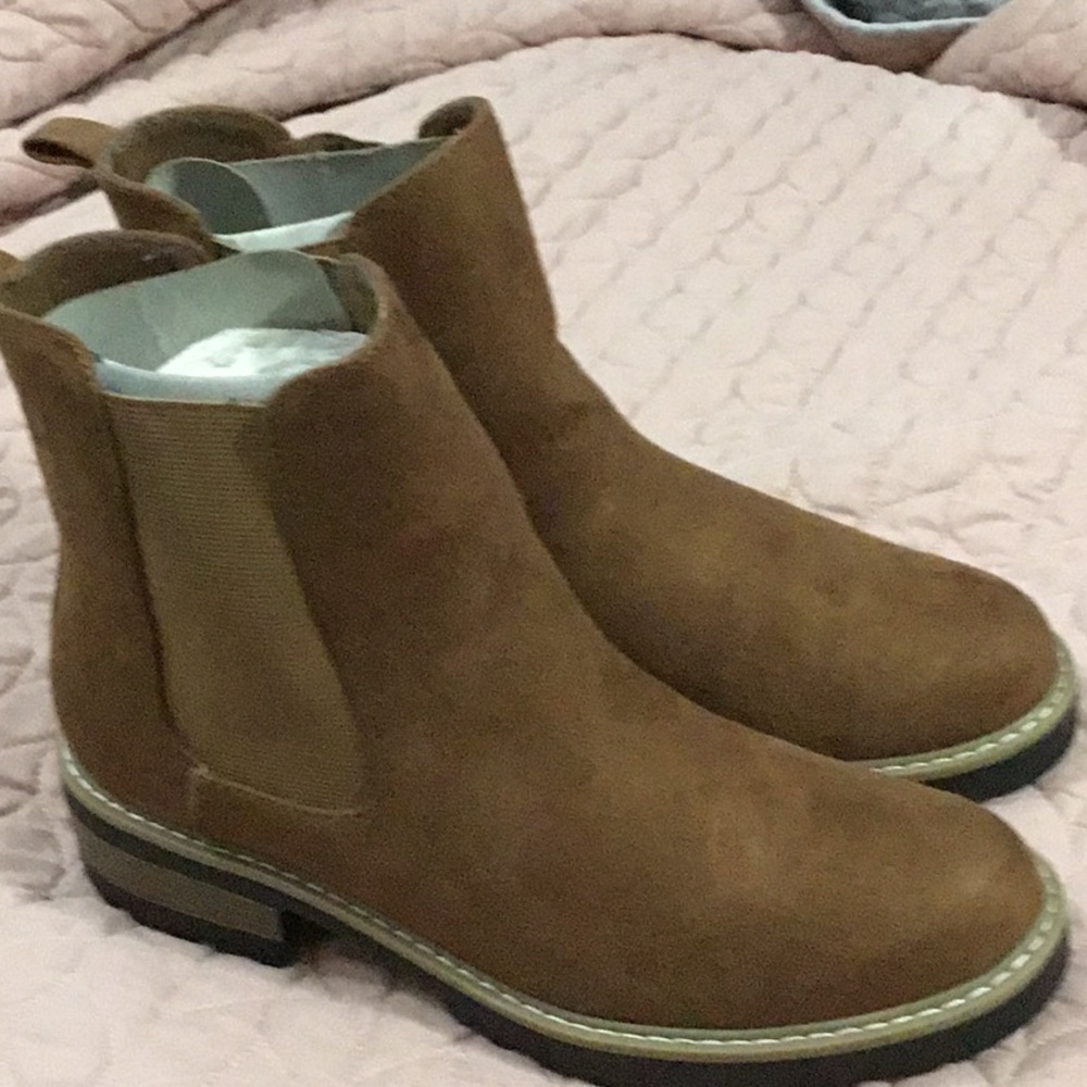 NWOT Universal Thread Ankle boots